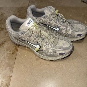 Nike Light Gray Running Shoes